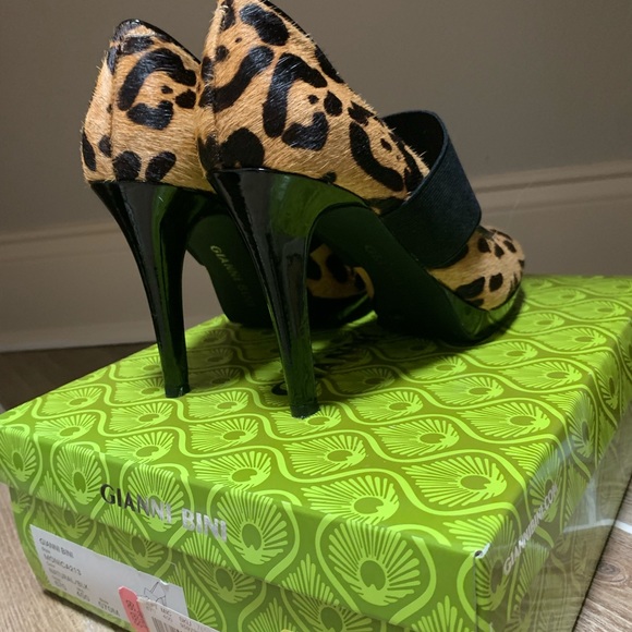 Cheetah print heels! Only worn twice. - Picture 4 of 6